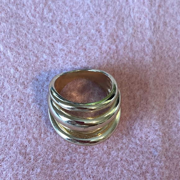 Gold ring - Picture 2 of 5
